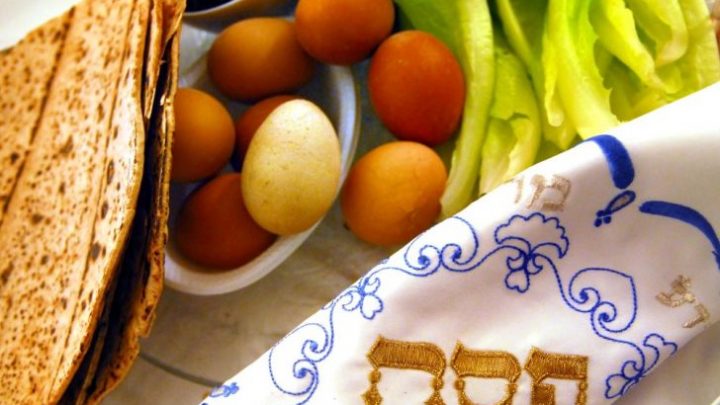 How to commemorate Passover online